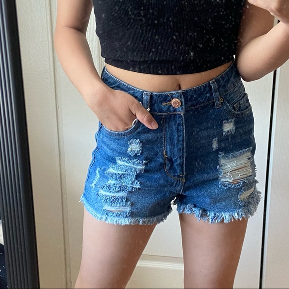 ✨3/$15✨high waisted ripped short - Picture 1 of 4